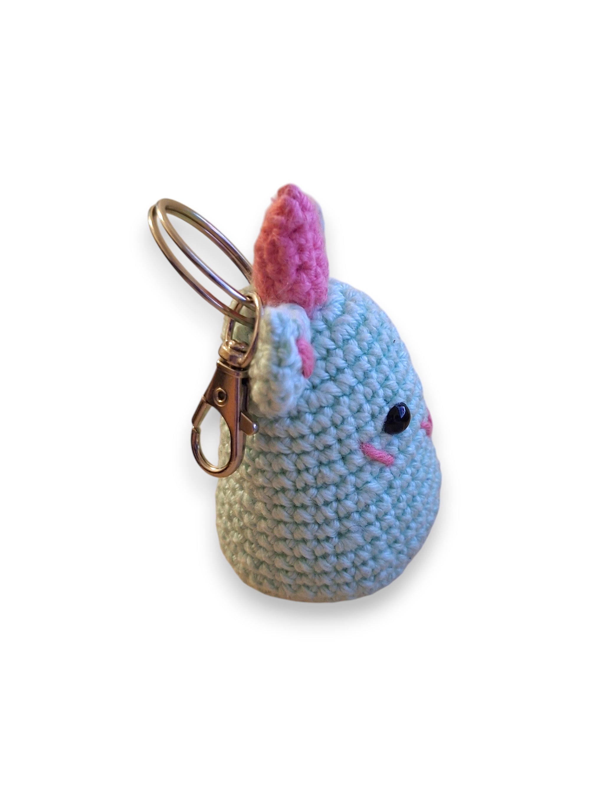 Licorne amigurumi porte-clé crochet bleu pastel vue de côté